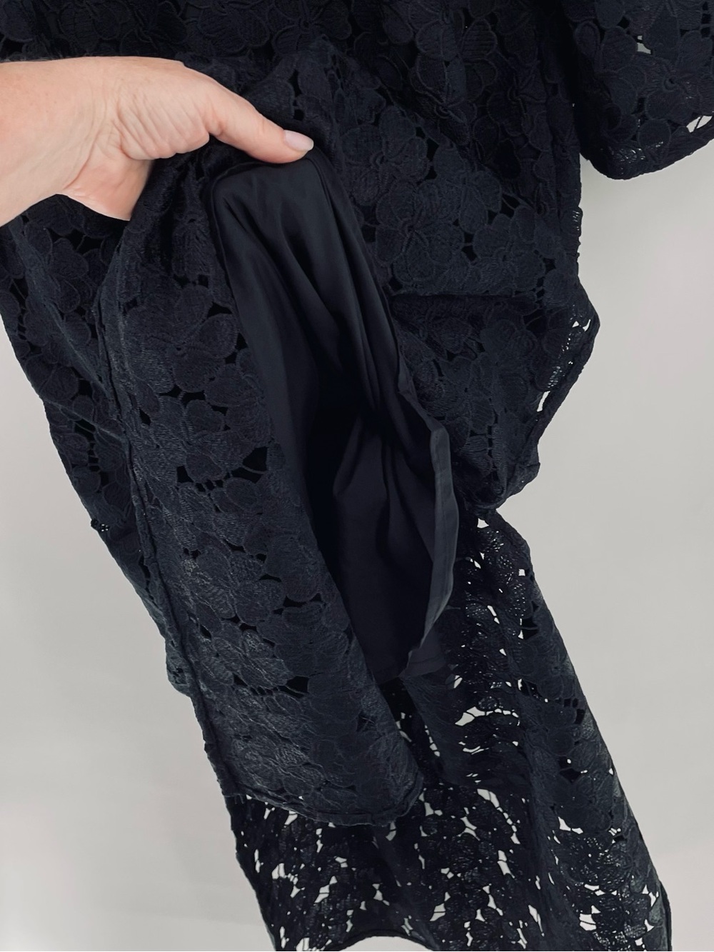 NWT Tuckernuck Jamie Eyelet Midi Dress Black Floral Lace V-Neck Size Small - Picture 6 of 10